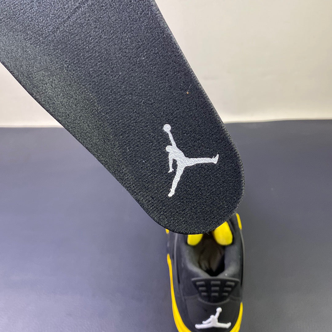 Air Jordan 4 Retro "Thunder" (2023) — Men's
