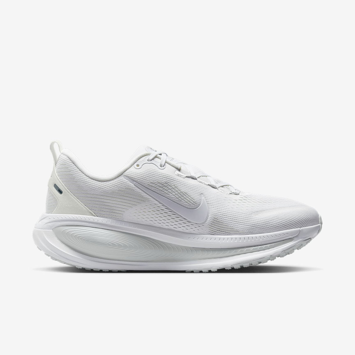 Nike Vomero 18 - White/Photon Dust (HM6803-106) official stock photo