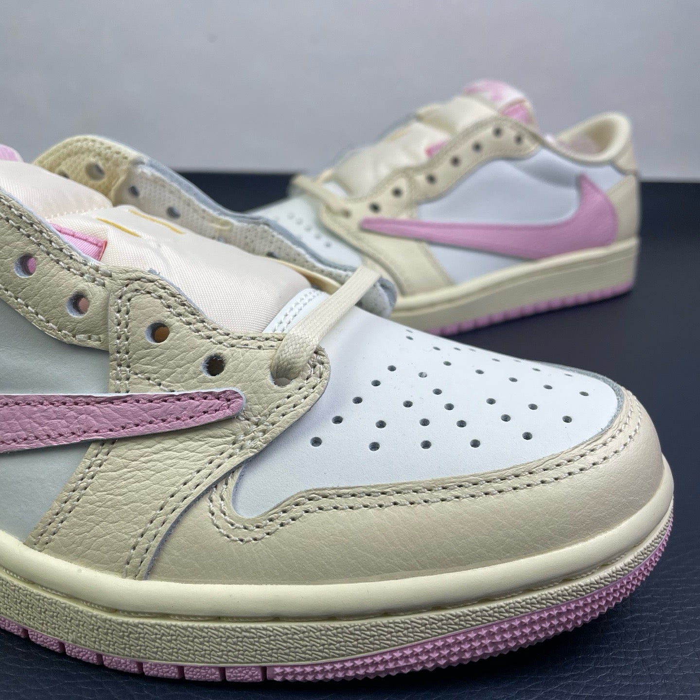 Travis Scott Air Jordan 1 Low Shy Pink IQ7604-100 Women's Sneakers