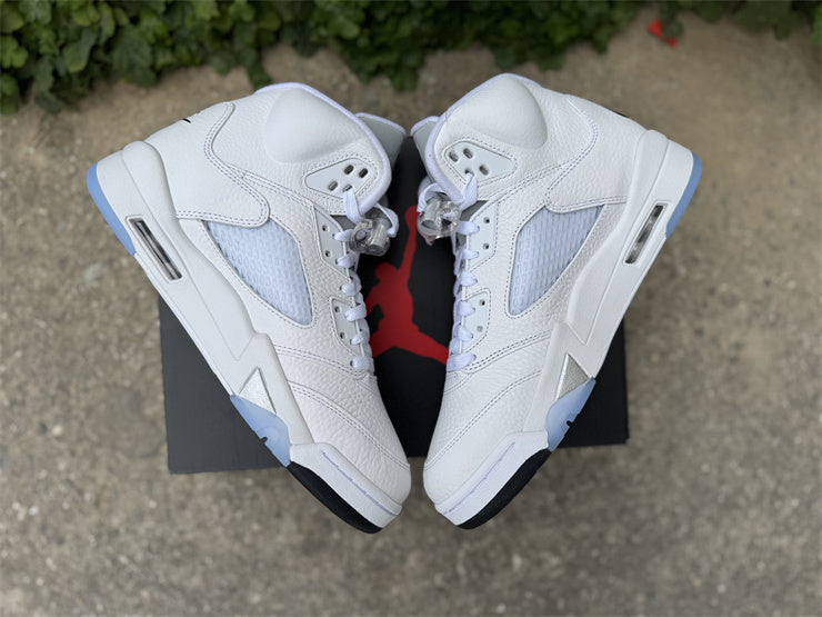 Air Jordan 5 Retro OG "White Metallic" (2026) — Men's