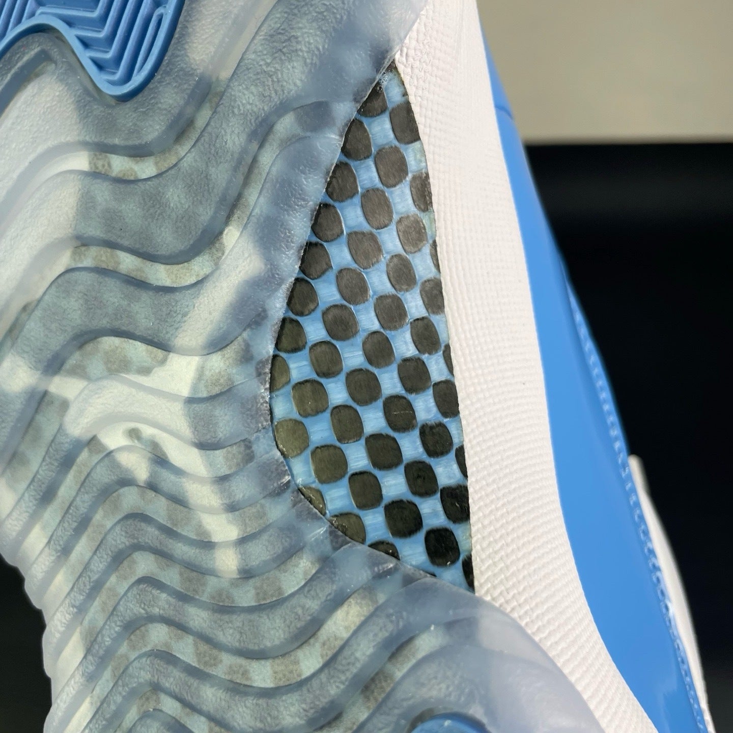 Air Jordan 11 Low "UNC" (2026) — Men's