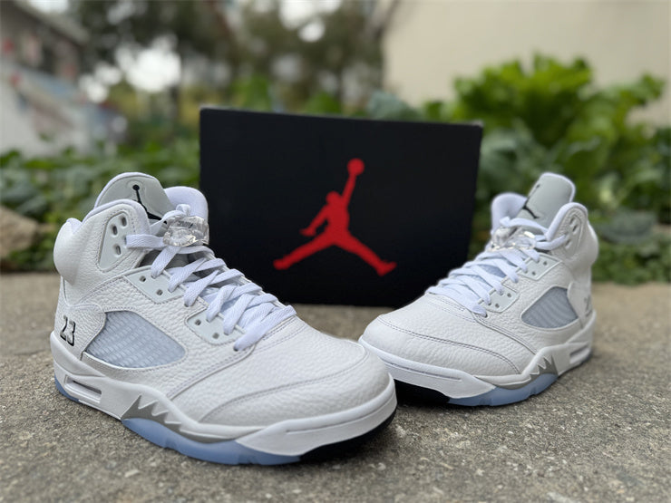 Air Jordan 5 Retro OG "White Metallic" (2026) — Men's