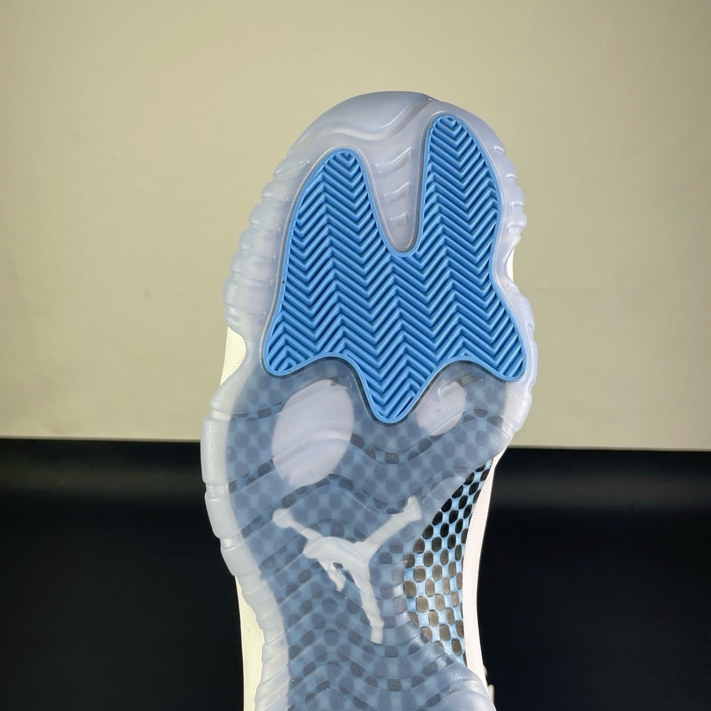 Air Jordan 11 Low "UNC" (2026) — Men's