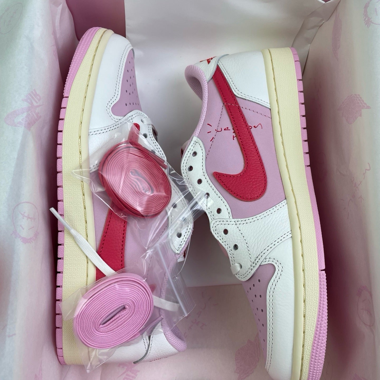 Travis Scott Air Jordan 1 Low Sail Tropical Pink IQ7604-101 Women's Sneakers