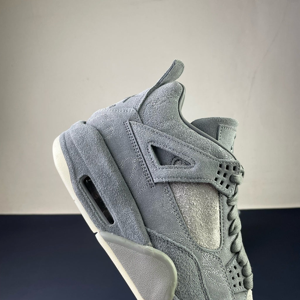 KAWS x Air Jordan 4 "Cool Grey"