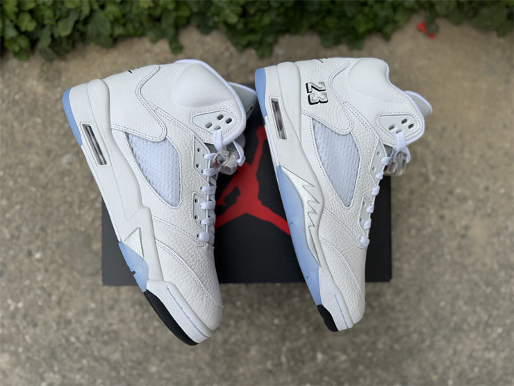 Air Jordan 5 Retro OG "White Metallic" (2026) — Men's