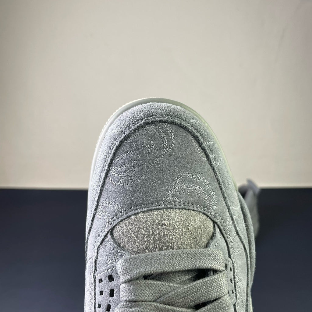 KAWS x Air Jordan 4 "Cool Grey"
