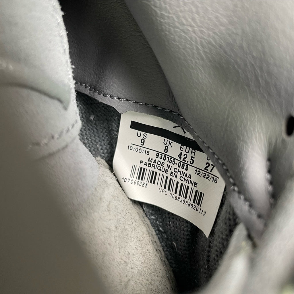 KAWS x Air Jordan 4 "Cool Grey"
