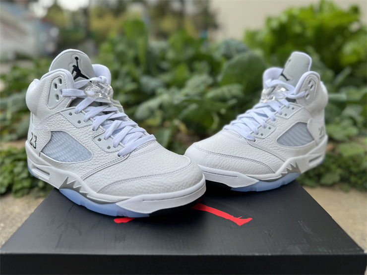 Air Jordan 5 Retro OG "White Metallic" (2026) — Men's