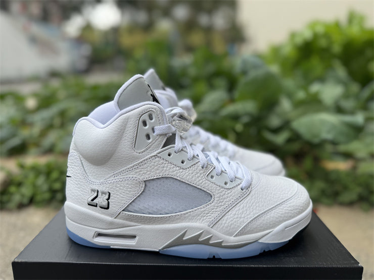 Air Jordan 5 Retro OG "White Metallic" (2026) — Men's