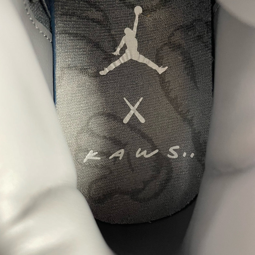 KAWS x Air Jordan 4 "Cool Grey"