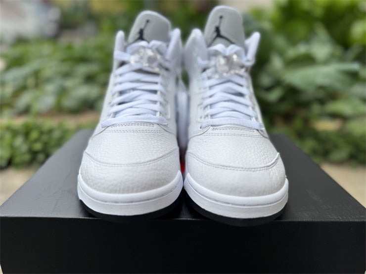 Air Jordan 5 Retro OG "White Metallic" (2026) — Men's